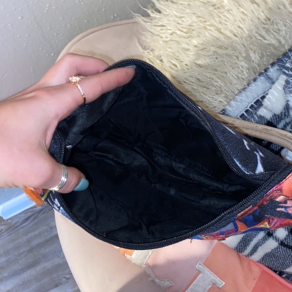 Retro looking purse - Picture 4 of 4